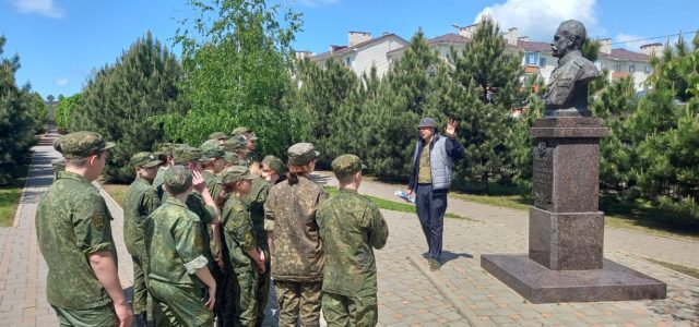 Для казачат города Ставрополя прошла автобусная экскурсия по достопримечательностям двух районов