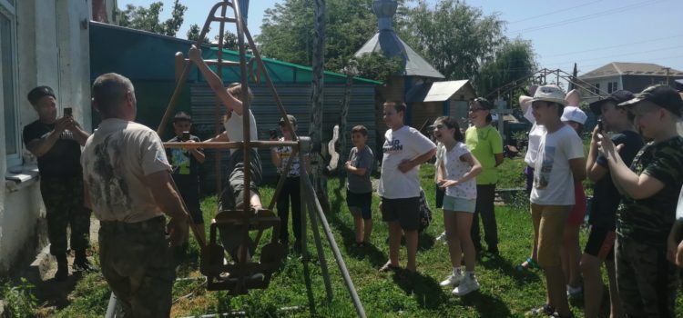 Школьники из хутора Демино побывали на экскурсии в селе Сенгилеевском