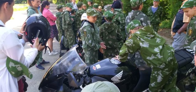 Байкеры мотоклуба «Travellers MC» рассказали казачатам о правилах безопасности на дороге