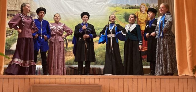 Первый районный конкурс «Любо, казачка!» состоялся в школе № 18 хутора Дёмино