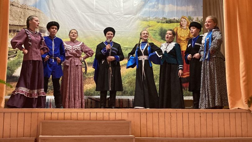 Первый районный конкурс «Любо, казачка!» состоялся в школе № 18 хутора Дёмино