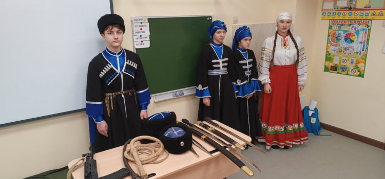 Казачата Архиерейского казачьего конвоя провели открытый урок в Свято-Владимирской казачьей гимназии