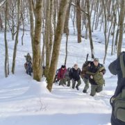 Казачата Архиерейского казачьего конвоя совершили марш-бросок по зимнему лесу