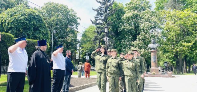 Казачата краевой столицы прошли кадетским маршем по бульвару генерала Ермолова